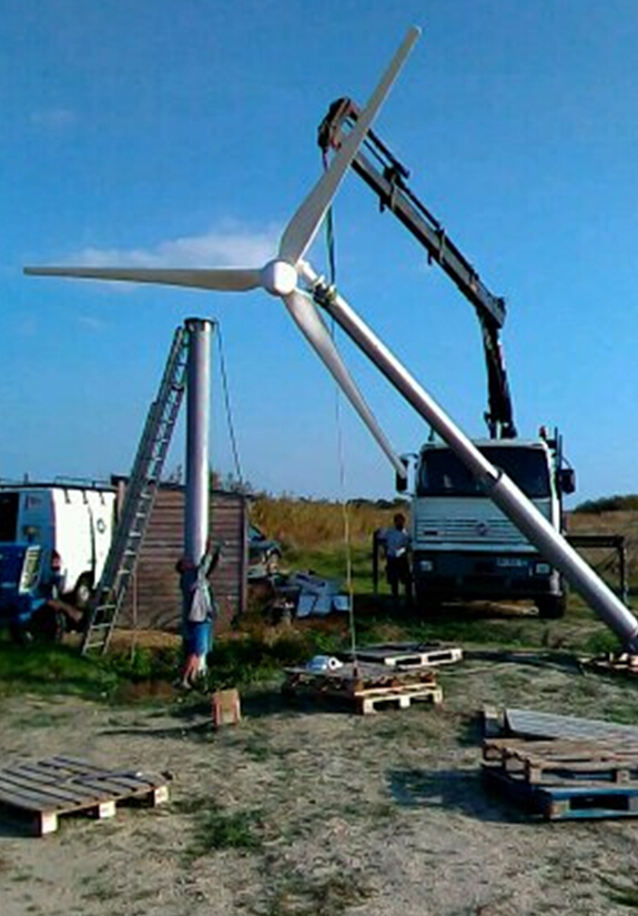 法國一家農場安裝的風力發電機